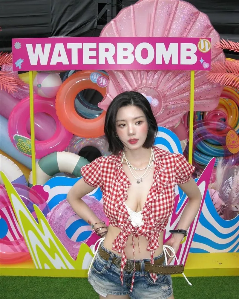 🌊 权恩妃白色比基尼热舞侧乳大赏，「慢动作版」上线，瞬间引爆200万人血脉狂飙！
